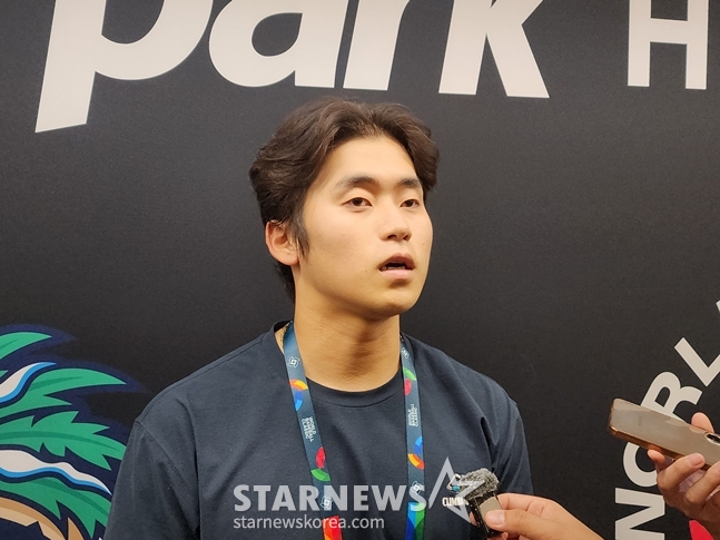 图为，14日与多米尼加共和国队的比赛结束后，正在接受采访的朴英贤。 =照片=韩联社记者朴秀珍。