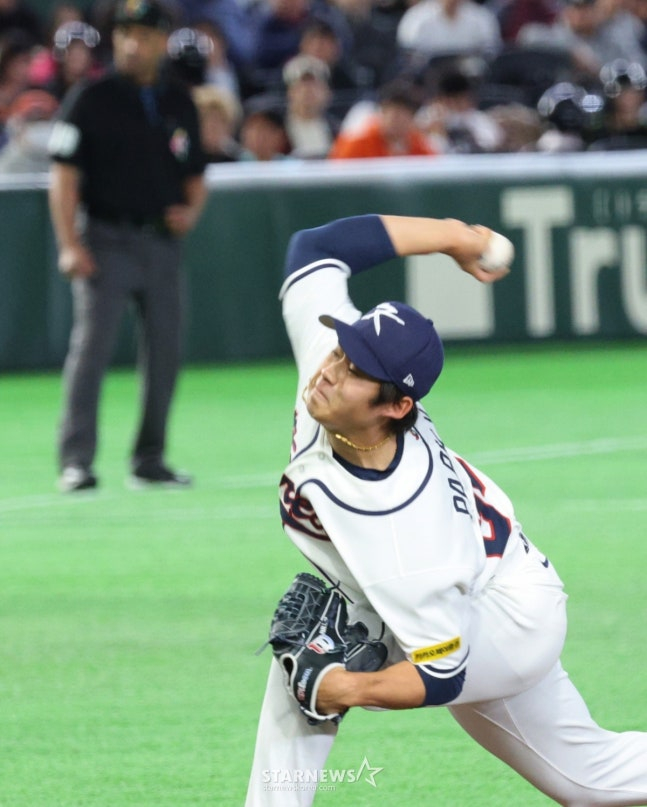 =图为，在东京巨蛋体育场举行的第一轮比赛中，朴英贤出场。