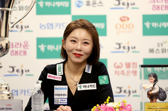 Kim Ga Young đã giành chiến thắng trong trận chung kết "Hanakad Hana Capital LPBA World Championship" mùa giải 2025-2026 được tổ chức tại Nhà thi đấu Halla, thành phố Jeju vào ngày 15 và tham gia họp báo sau khi giành chiến thắng. /Ảnh = Cung cấp tour PBA