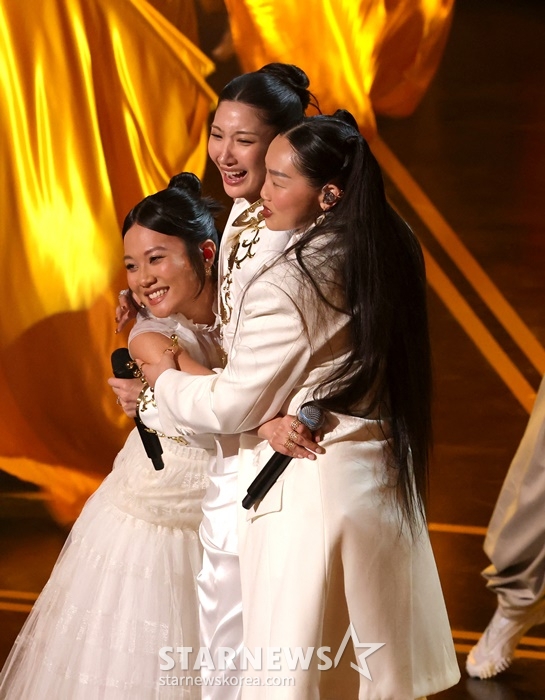 "Золотая" сцена на церемонии вручения премии "Оскар" / Фото=/AFPBBNews=Новости /Фото=Новости / Новости =Звездные новости