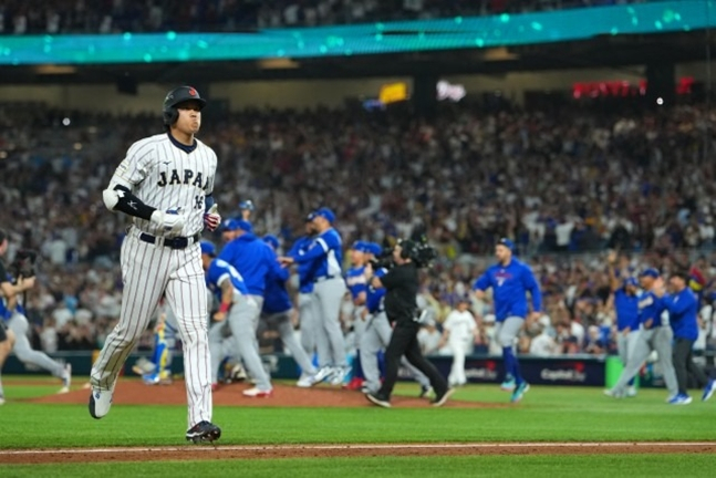 最后出局的主人公大谷（左）。 =图为，日本棒球代表队正式亮相。