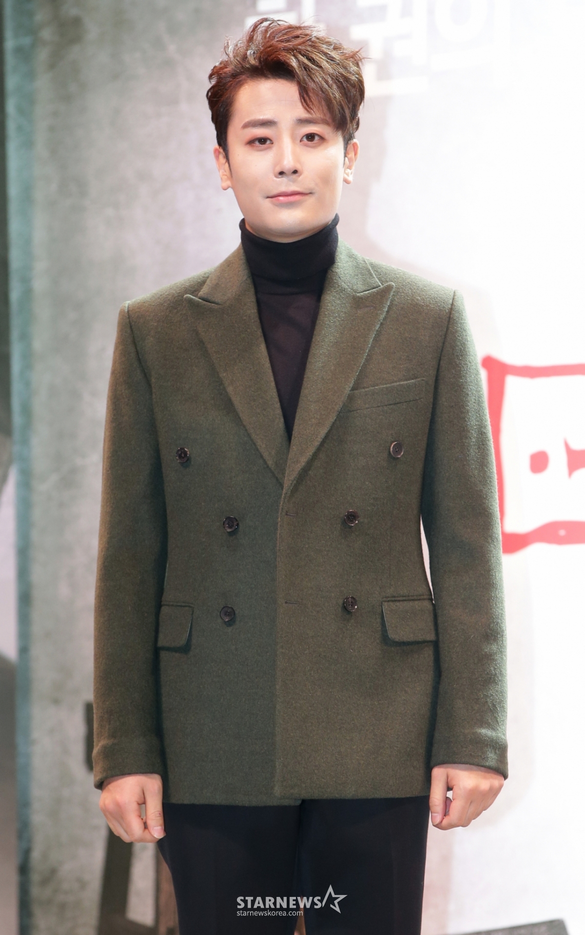 $ ミュージカル俳優ハン·ジサンが19日午後、ソウル松坡区新川洞のロッテコンサートホールで行われたミュージカル「デスノート」製作発表会に参加しポーズを取っている。  2016.12.19 /写真=キム·チャンヒョン記者chmt@