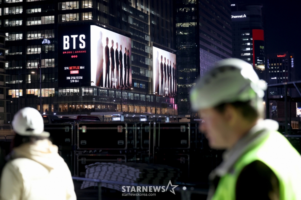 【ソウル=ニューシス】キム·ジナ記者=BTS（BTS）のソウル光化門（クァンファムン）広場カムバック公演を5日後に控えた16日、ソウル鍾路区（チョンノグ）の光化門広場で舞台設置作業が進められている。 2026.03.16.bluesoda@newsis.com /写真=キム·ジナ