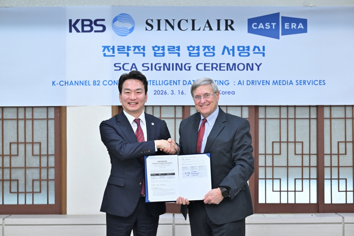 パク·ジャンボムKBS社長とデルパックス·シンクレア社長/写真提供=KBS