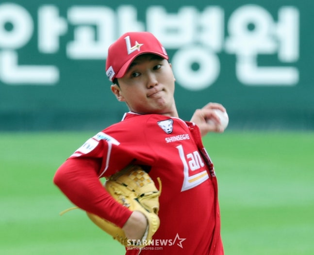 Hình ảnh SSG Kim Gun Woo ném bóng. /Ảnh = Phóng viên cao cấp Kang Young Jo