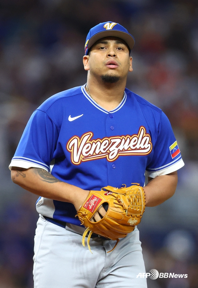 Sanchez is relieved after finishing the inning. /AFPBBNews=News1