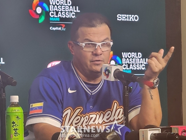 Venezuelan coach Omar Lopez at a press conference after the game on the 17th. /Photo = Reporter Park Soo-jin
