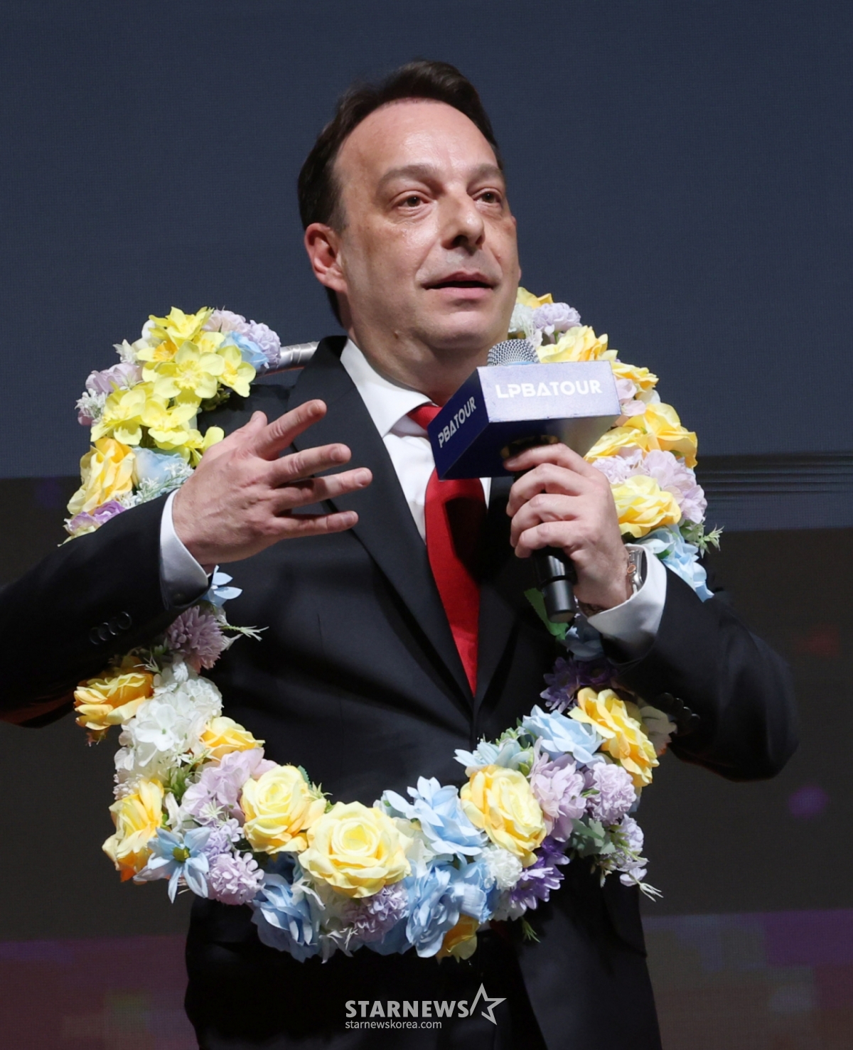 Daniel Sanchez is expressing his feelings after winning the Grand Prize at the "Hana Card PBA Golden Q Awards 2026" held at Grand Walkerhill Seoul Vista Hall in Gwangjin-gu, Seoul on the 17th. /Photo = Senior Reporter Kim Jin-kyung