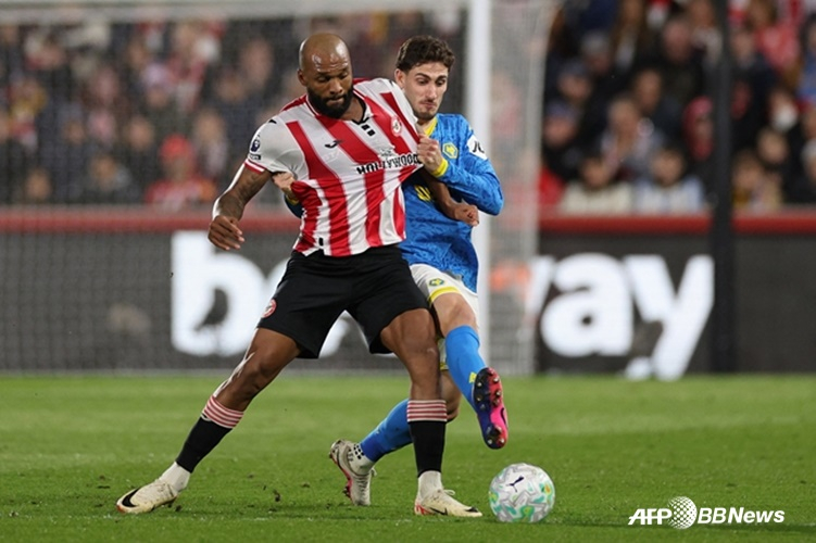 ブレントフォードFWイゴール·ティアグ（左）。 /AFPBBNews=ニュース1