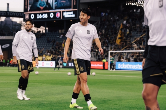 Son Heung-min warms up before the 2026 U.S. Major League Soccer (MLS) fourth round match against St. Louis City at 11:30 a.m. on the 15th (Korea Standard Time) at BMO Stadium in Los Angeles. /Photo = Los Angeles FC Official Social Network Service (SNS)