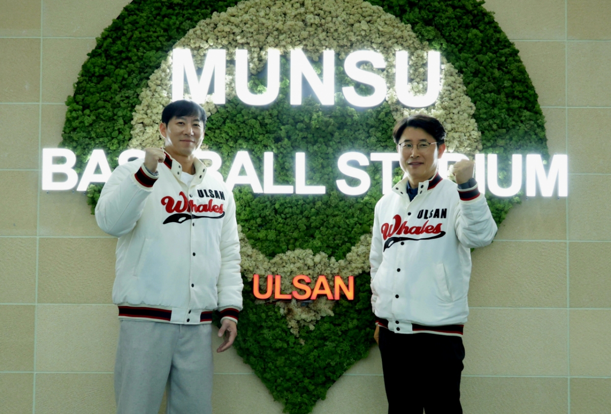 Ко Хё Джун (слева) и Ким Дон Чжин, глава Ульсанского Уэльса. /Фото = Предоставлено Ульсаном Уэльсом