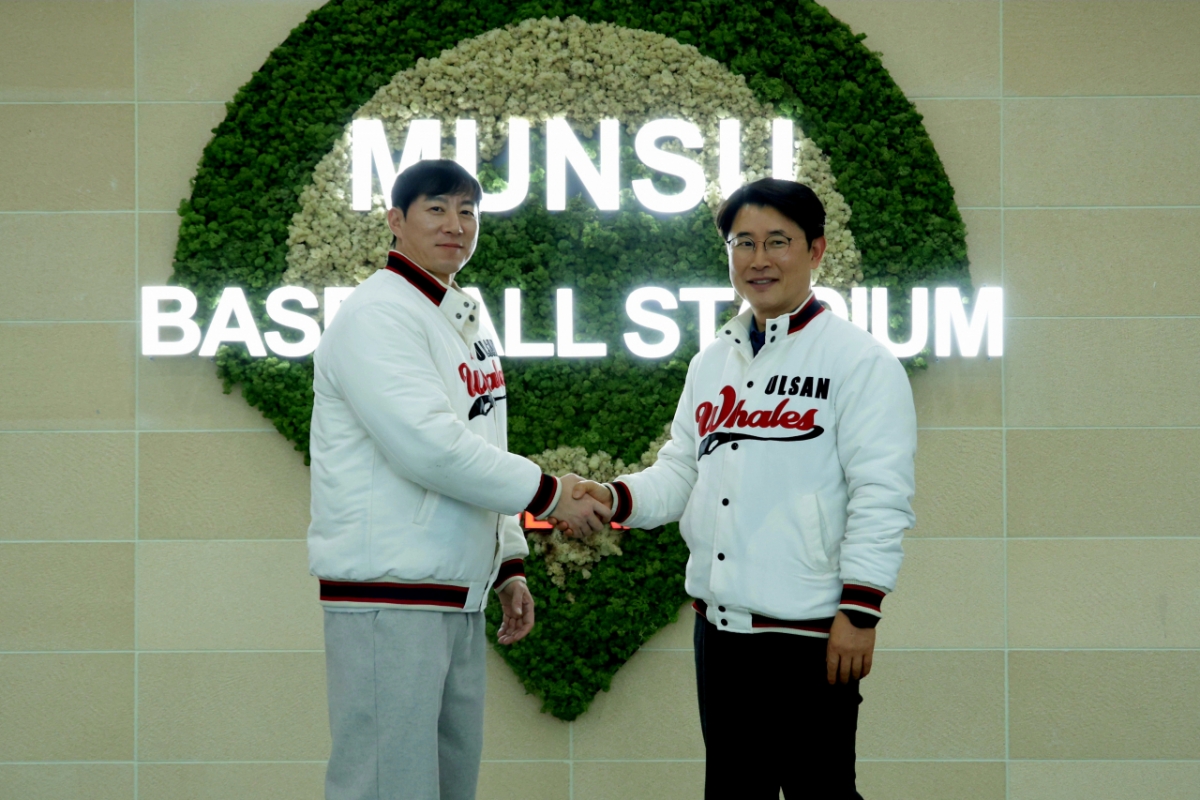 Ко Хё Джун (слева) и Ким Дон Чжин, глава Ульсанского Уэльса. /Фото = Предоставлено Ульсаном Уэльсом