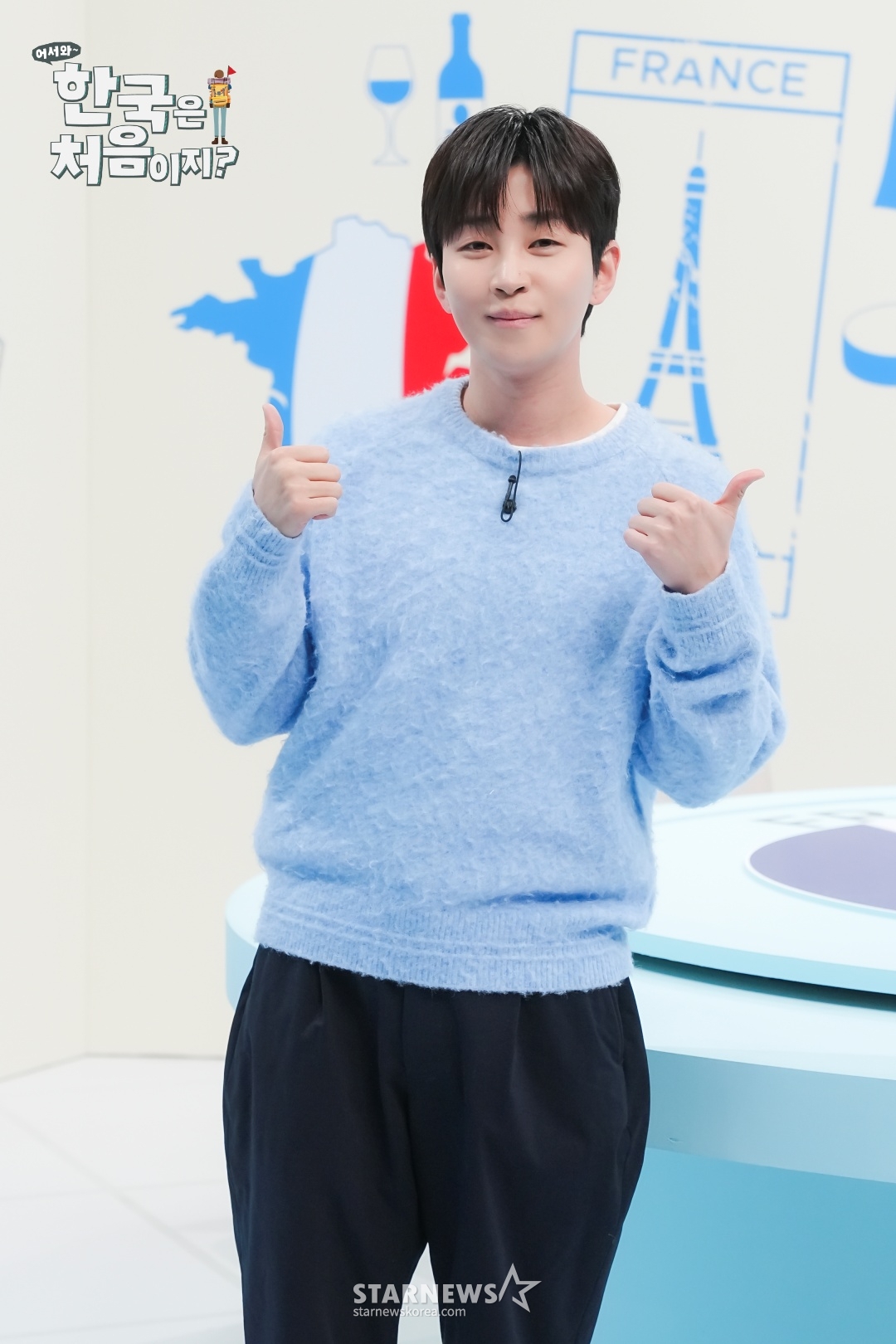 Singer Dindin is the first to visit MBC Everyone entertainment show 'Welcome to Korea', which was held online on the 19th, right?' He is posing at a production presentation. /Photo provided = MBC Everyone 2026.03.19 / Photo = Lee Dong-hoon photoguy@