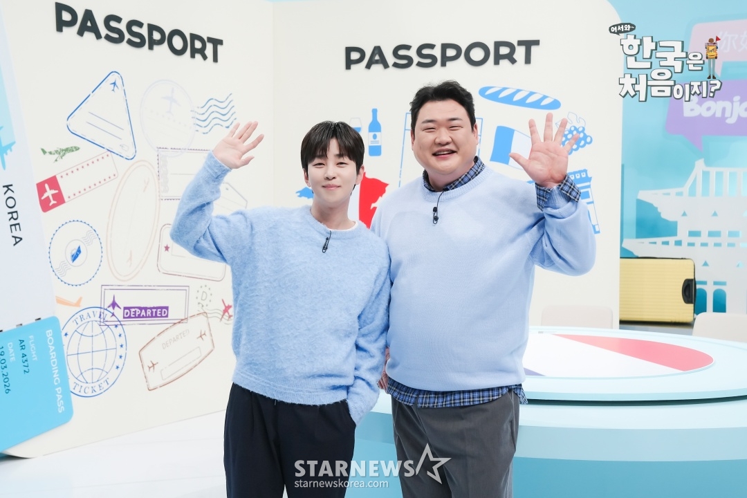 歌手DinDin、コメディアンのキム·ジュンヒョンが19日オンラインで行われたMBCエブリワン芸能「ようこそ、韓国は初めてだよね？」' 制作発表会に出席し、ポーズを取っている。 /写真提供=MBCエブリワン 2026.03.19 /写真=イ·ドンフン photoguy@