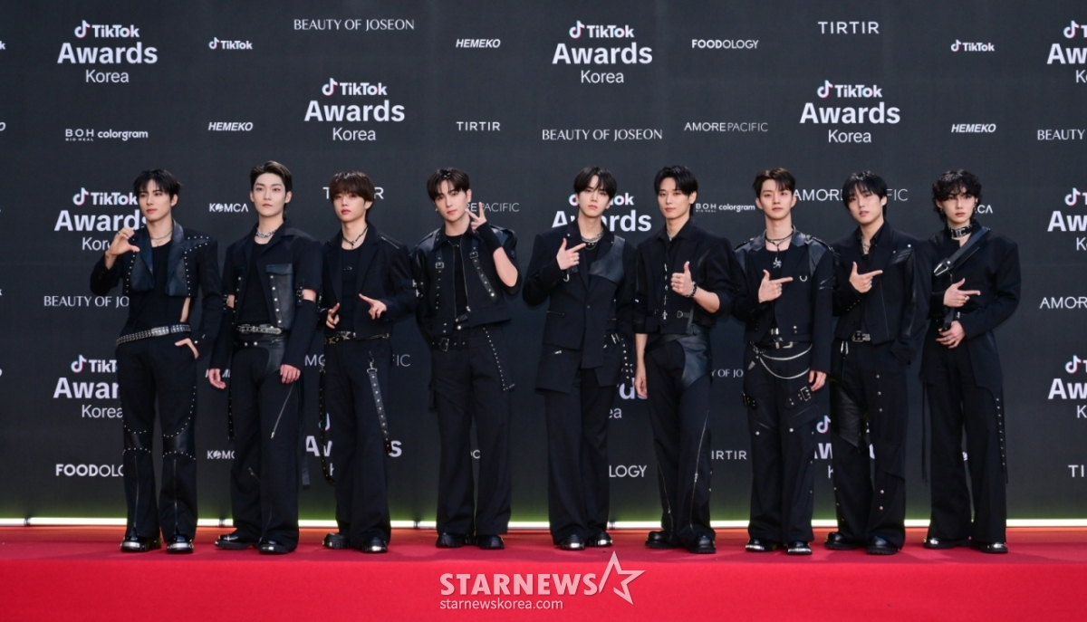 Айдол-группа The Boyz / Фото = Ньюсис Чон Бён Хёк