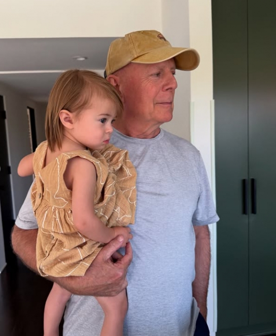 Брюс Уиллис и внучка / Фото =Деми Мур