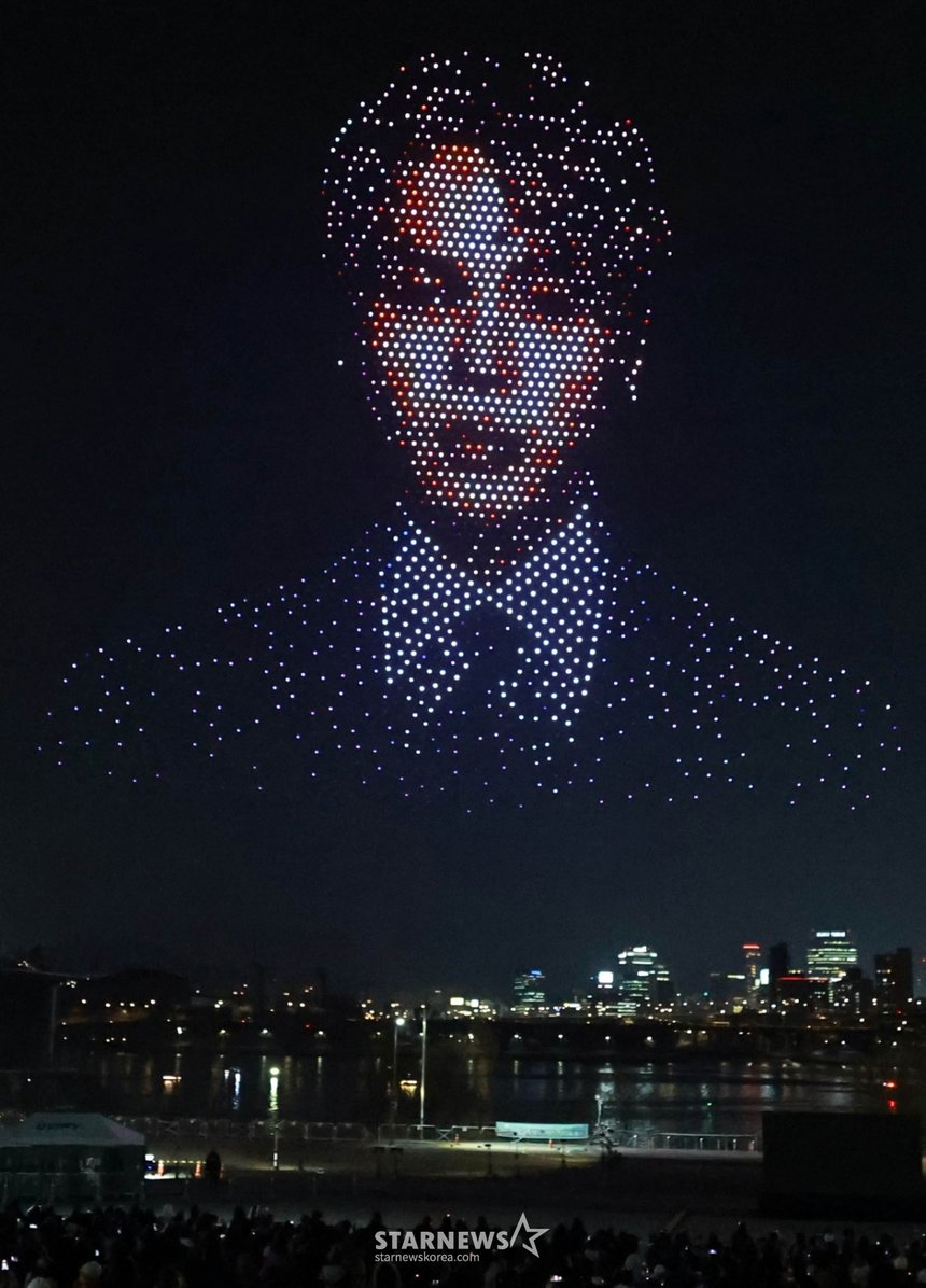 ドローンが描いたBTSのジミン [☆写真] | STARNEWS