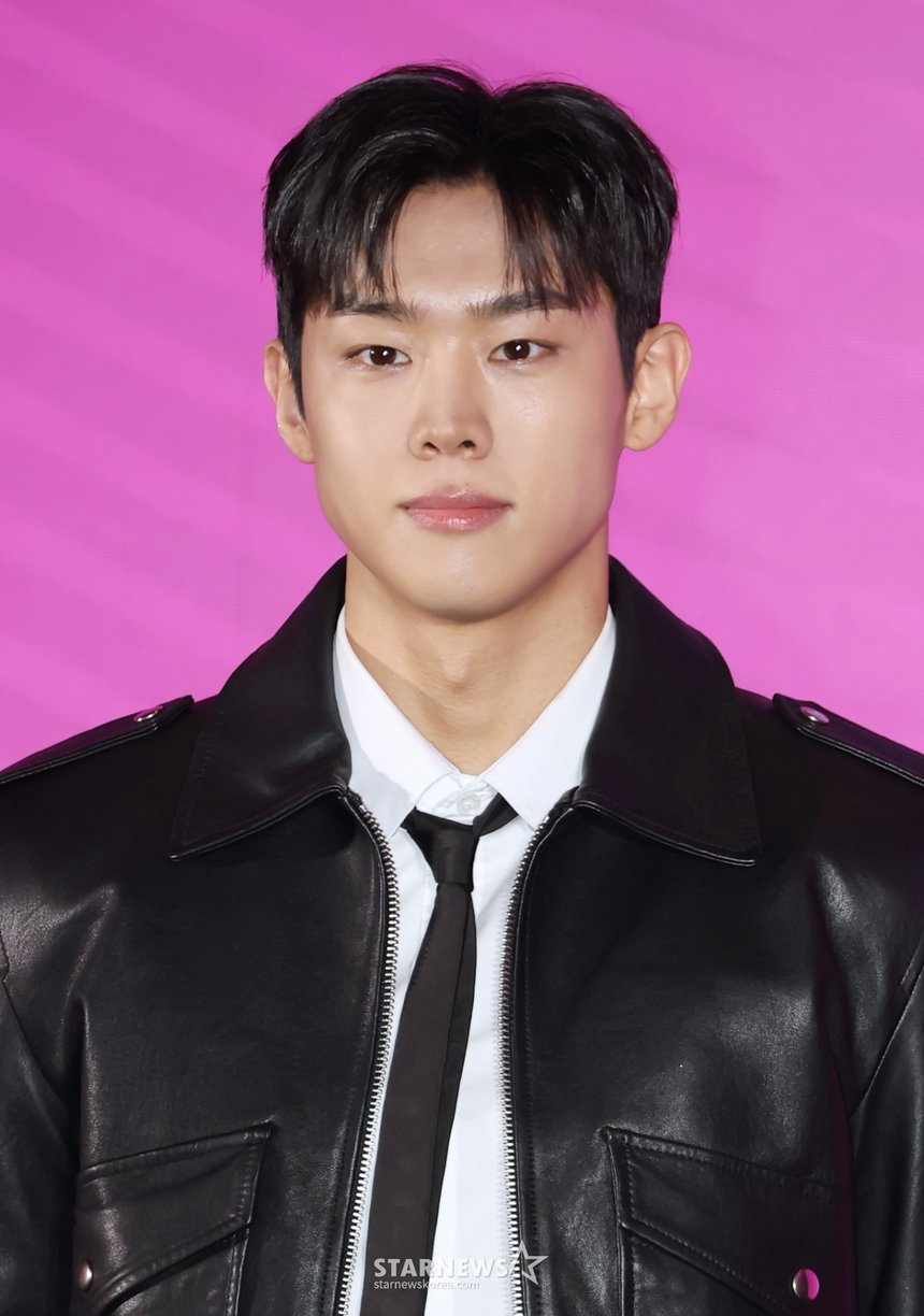 愛の写真展　　チャンヒョク　チュジフン　ソンイェジン　他　韓国俳優 ソン・ジョンヒョク『完璧なビジュアル』 [☆写真] | STARNEWS
