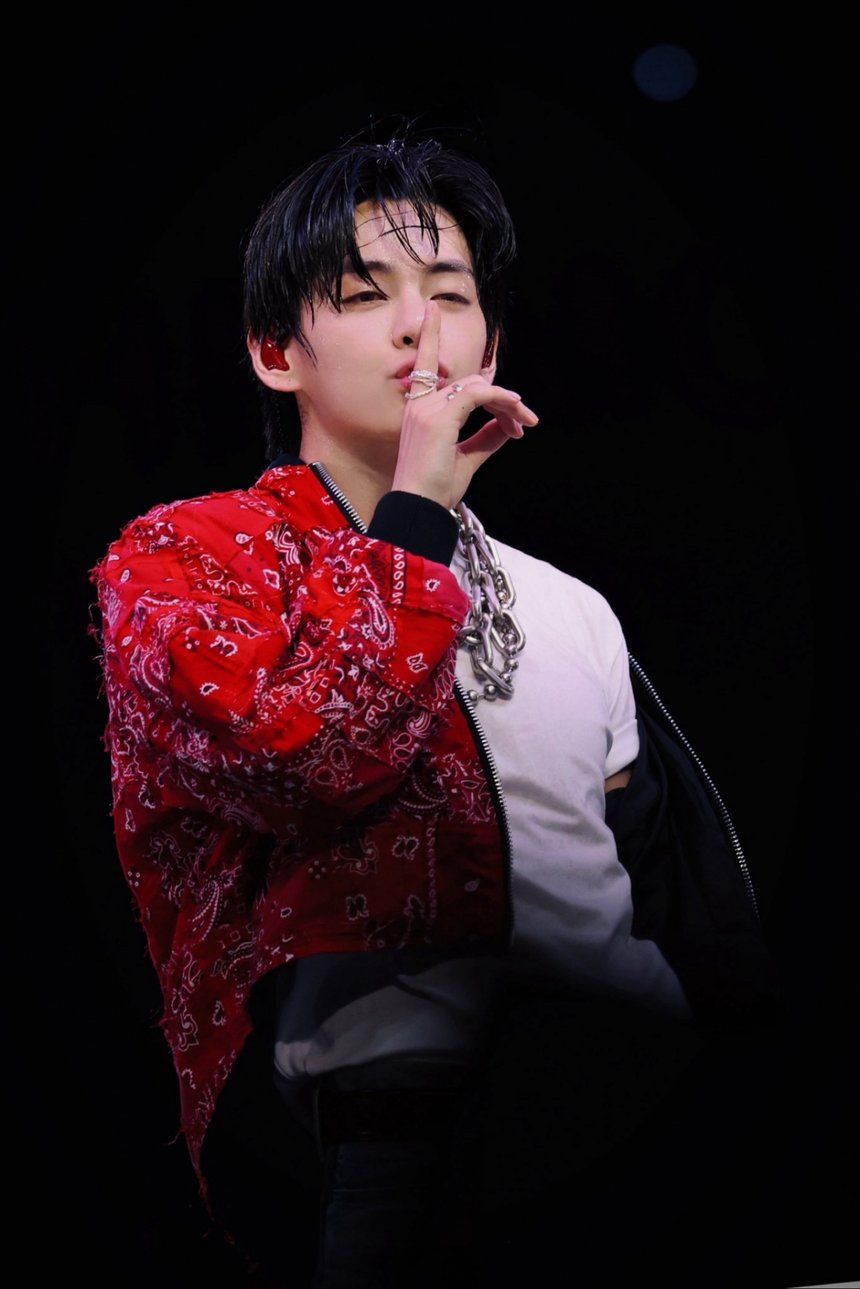 BTS V, Tampa's 'Perfect Hot Guy' | STARNEWS