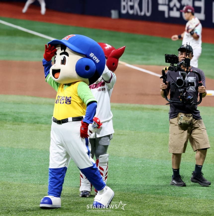フォト] 「野球はホームランを見る味だ」先発投球でホームランボール