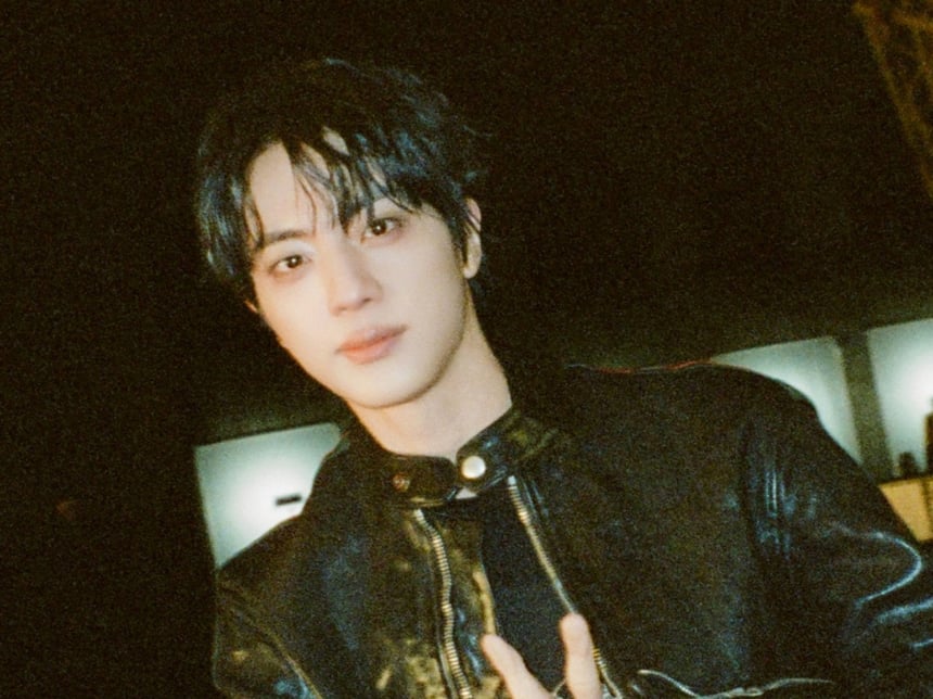 BTSのジン、清純→退廃的な『唯一無二のオーラ』..2026 FESTAの写真