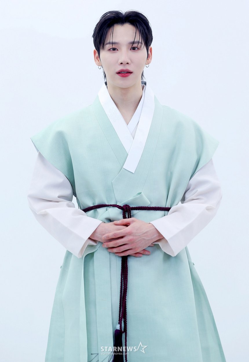 Group Activity Hiatus' AB6IX's Jeon Woong Re-signs with Brand New