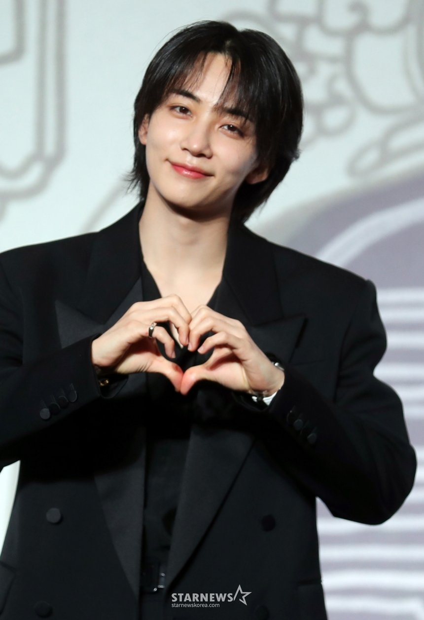 Jeong-han, released from duty today (25th)..SEVENTEEN's first