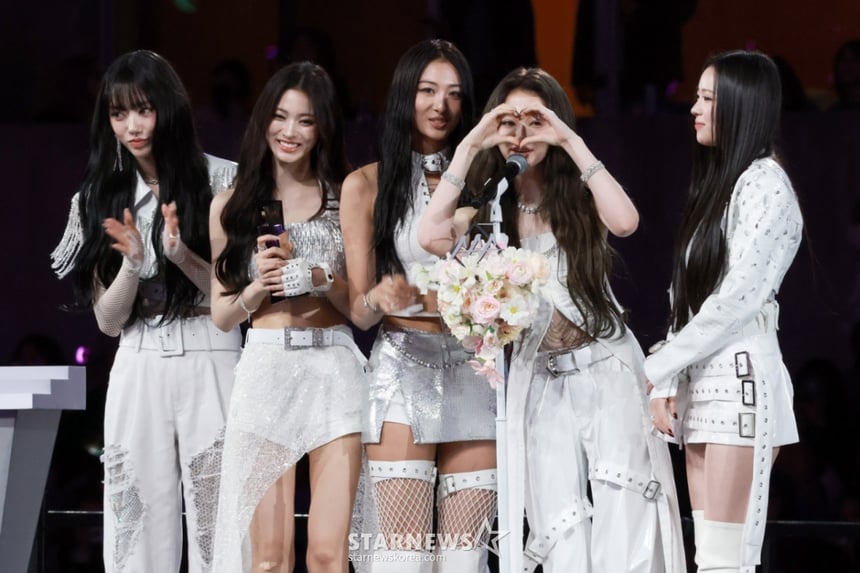 I-A-A' Double Crown Winner IU and Park Bo-gum Praise Miyao: 