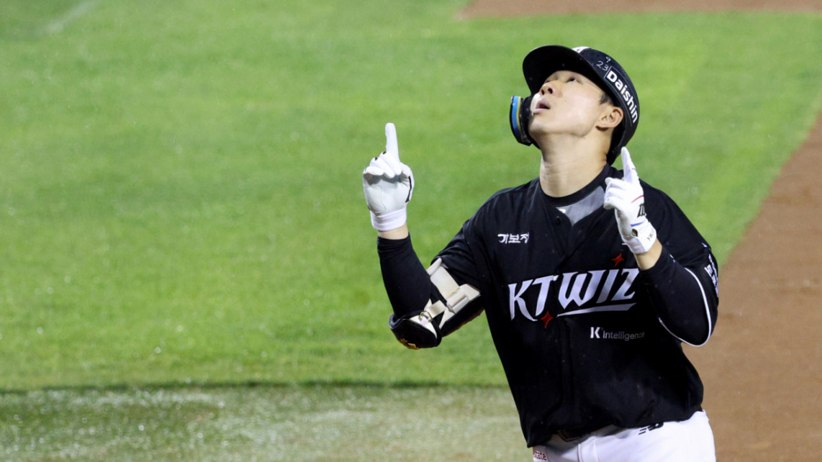 Magic Number 8': KT smashes 20 hits and scores 12 runs in