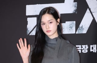 이수현 '시크한 손인사'[★포토]