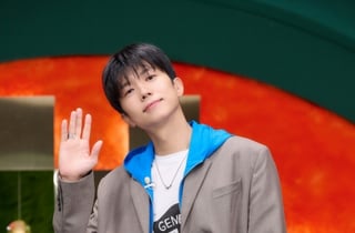 장우영 '사랑스런 손인사'[★포토]