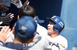 "한 달은 걸릴 것 같다" 손목 골절에도 한손 배팅 투혼 '집념의 3루수' 복귀 언제쯤... 사령탑도 6월만 바라본다