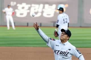 [한번에쓱]'건강한 마법사들 위해 시구 나선' 조재호 아주대학교 병원장