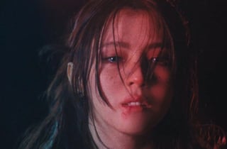 한소희, 엑스러브 지원사격..'서브' 뮤직비디오서 강렬 존재감