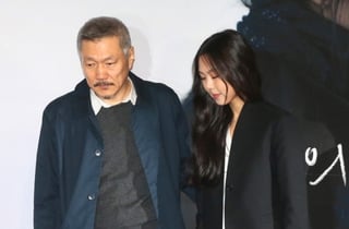 커리어 정점 '아가씨' 후 10년..김민희, '66세' 홍상수 子 낳고 '엄마' 일상 포착 [스타이슈]
