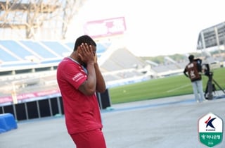 페널티킥 실축한 외인→그래도 감싼 최윤겸 감독 "가브리엘도 우리 식구" [용인 현장]