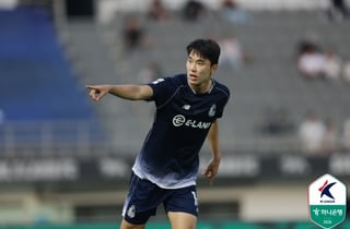'전반 7분 벼락 퇴장' 서울이랜드, 10명 싸운 성남 3-1 완파 '에울레르 환상 프리킥골'... 단숨에 2위 '껑충'  [목동 현장]