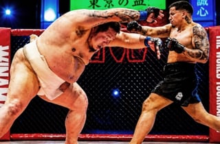 '충격' 181cm 189kg 괴수, '무패 복서' 숨도 못 쉬게 깔아뭉갰다 "꿈쩍도 안 하네..." 세계 경악