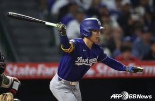 [속보] '선발 제외' 김혜성 좌익수 교체 투입→첫 타석 158㎞ 총알 안타 폭발