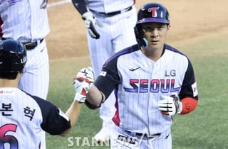 "팬분들이 믿고 버텨주시면..." 캡틴 말 옳았다! 메가트윈스포 가동 '12안타 폭발' LG, 6연승 KIA 꺾고 12-2 완파 [잠실 현장리뷰]