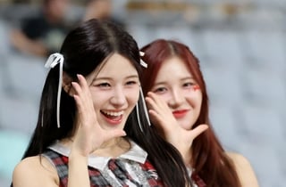 [한번에쓱]아웃송에 이런 미소는 반칙이지  '고척돔 출동 이예빈'