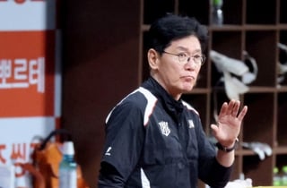 "신인인데 뭘 문책해요" 눈물 쏟은 19세 유격수 감싼 이강철 감독 따뜻하네