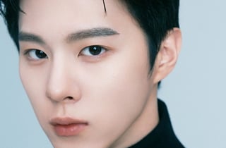 '강나언♥' 꽃신..김우석, 만기 전역 후 첫 프로필 공개