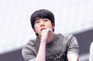 방탄소년단 진, 美 라스베이거스도 홀렸다!..역시 '투어 남신'