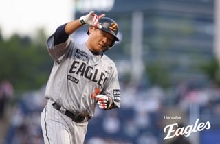 한화 전격 승부수 던졌다! 사이클링히트 할 뻔했던 '최근 10G 무려 4할'→리드오프 전진 배치 '김경문 감독도 극찬' [잠실 현장]