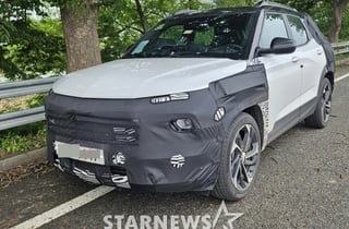 쉐보레 트레일 블레이저 스파이샷 포착, 인포테인먼트 주목하라