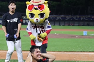 '650일 만의 KBO 복귀' KIA 새 감자, 25번째 생일날 천적 만나 첫 승... 축하 노래도 선물 받았다 "평생 잊지 못할 것 같다"