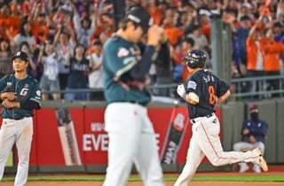 '7회까진 축제였는데' 볼볼볼→실책에 자멸, '4연속 매진' 롯데 팬들은 발길을 돌렸다 [부산 현장]