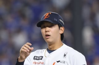 "결국 선발로 써야" 영점 잡은 '전체 1순위' 좌완, 한화 5선발 경쟁 관건은 '볼넷 제어' [부산 현장]