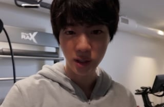 방탄소년단 진, 무결점 민낯→완벽 피지컬 '팬심 저격'
